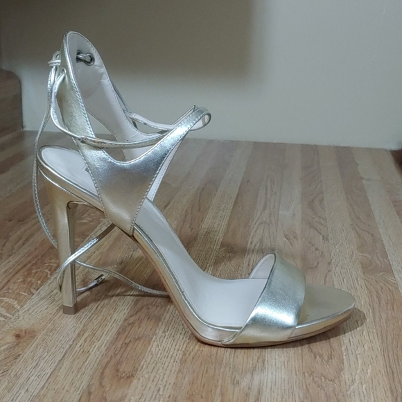 Guess 🆕 Christa Gold Leather Heels 8M - Picture 7 of 16